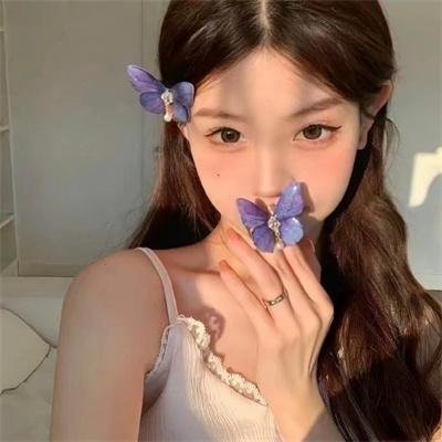 蓝天花朵